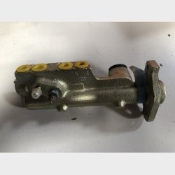 Renault R16 bremsehovedcylinder